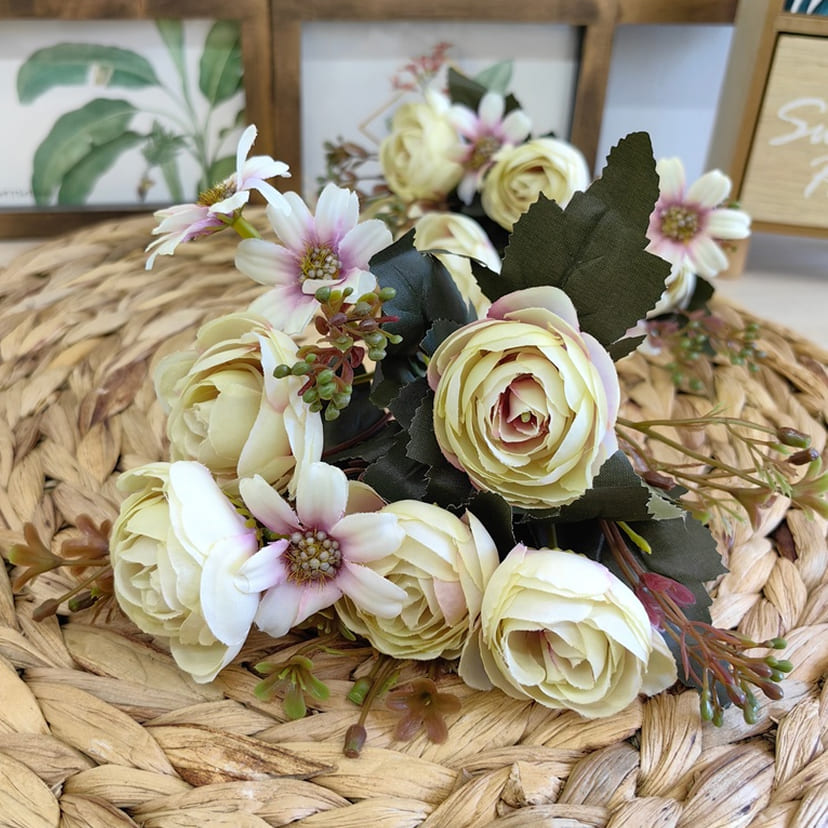 Искусственные цветы в Иваново | Цветы искусственные «Камелии с мелкоцветом», сиренево-молочные, букет