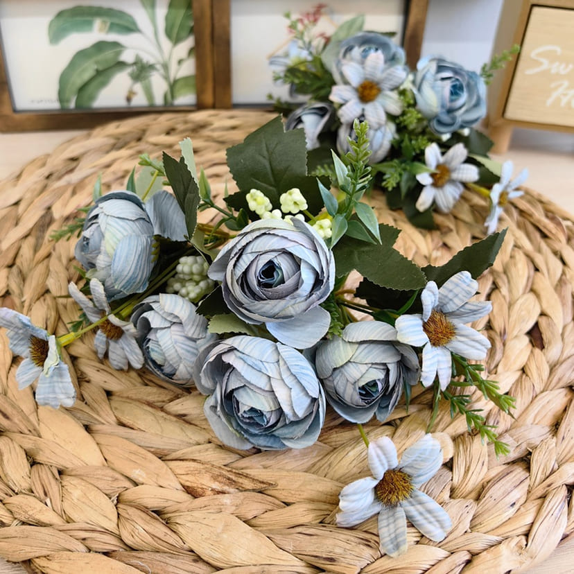 Искусственные цветы в Иваново | Цветы искусственные «Камелии с мелкоцветом», голубые, букет